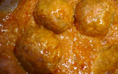 Delicias do arroz integral de almôndegas